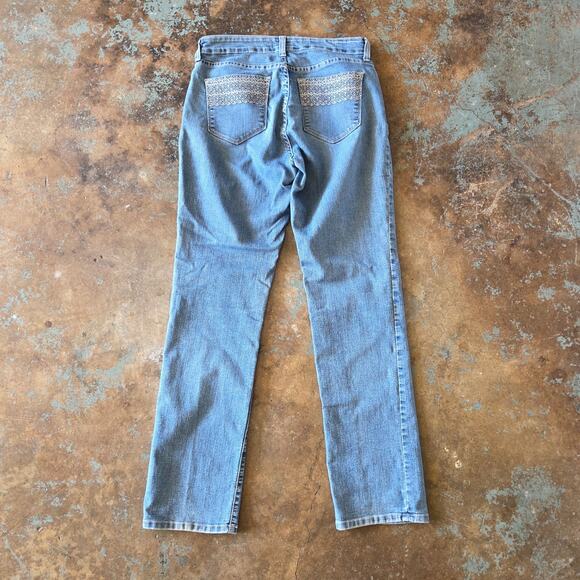 NYDJ Marilyn Straight Leg Jeans Size 6 Light Wash Embellished Pockets Slimming - Picture 6 of 8